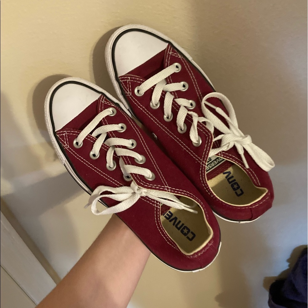 BRAND NEW MAROON/BURGUNDY LOW TOP CONVERSE